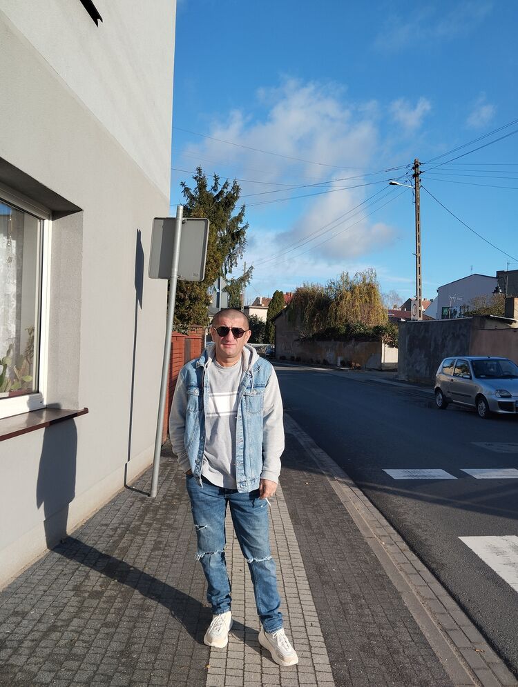  ,   Mirza, 42 ,   ,   