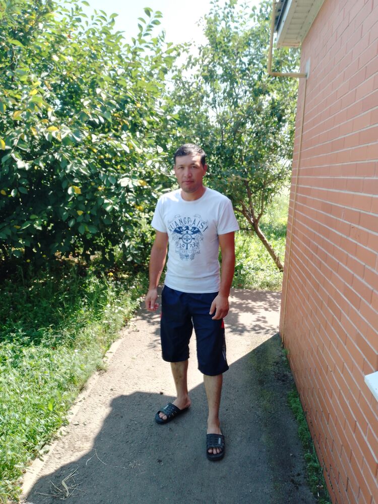  36865325  Jahongir, 42 ,    