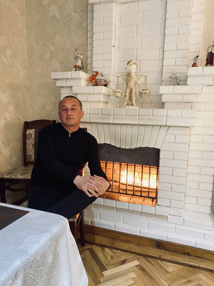  24127335  Elik, 41 ,    