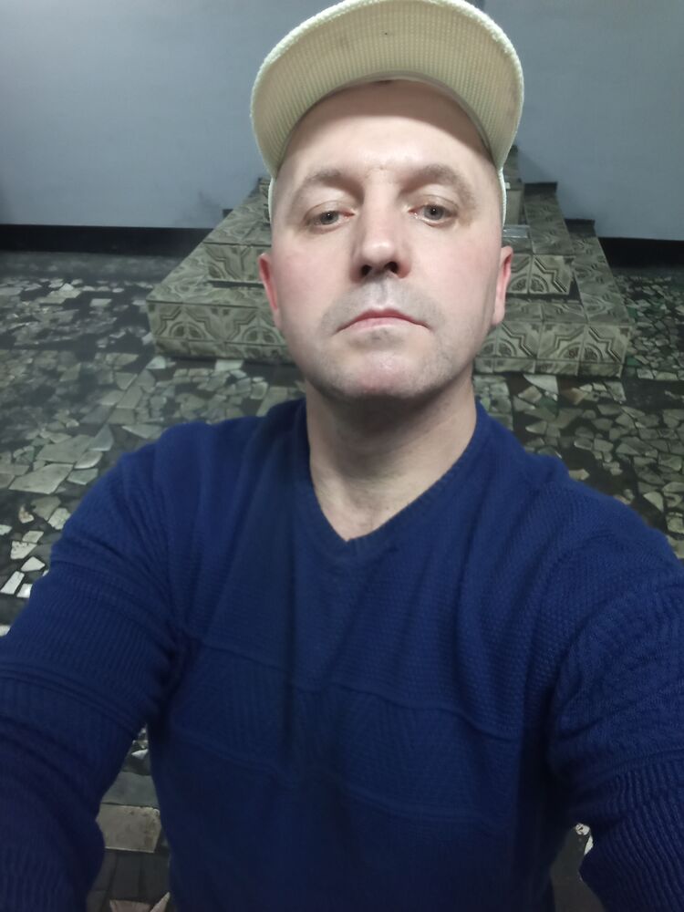  52721795  Denis, 43 ,    