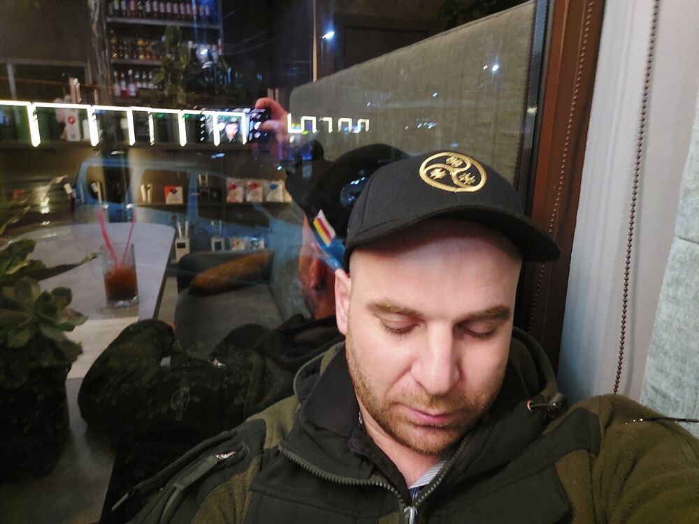  ,   Nik, 33 ,   ,   