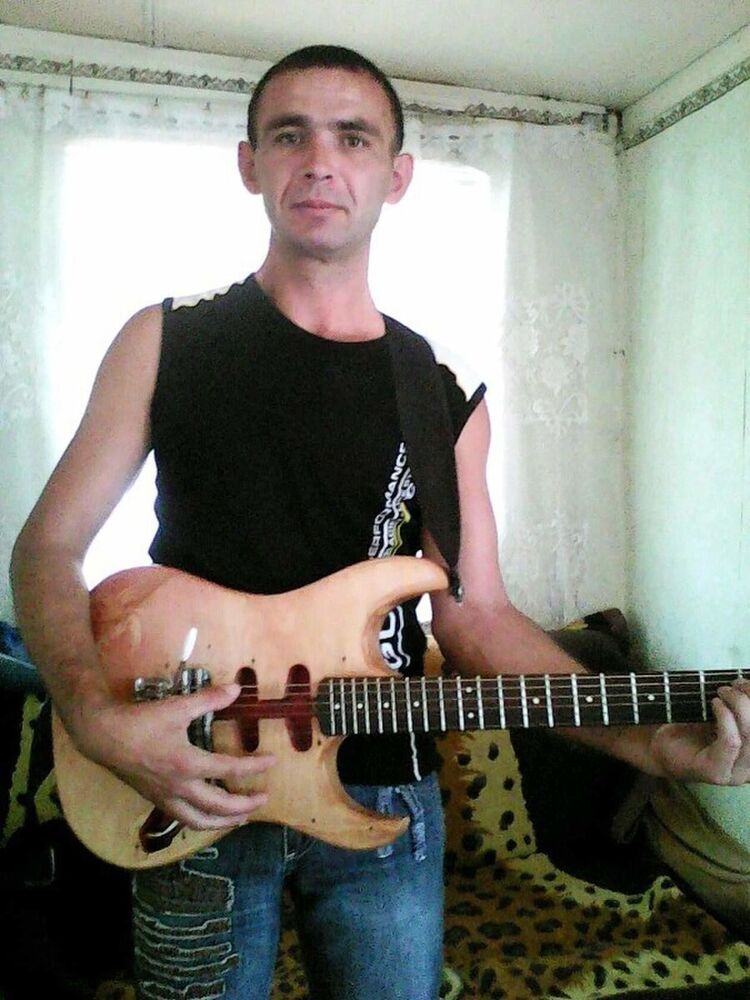  19932735  LUVIU, 46 ,    