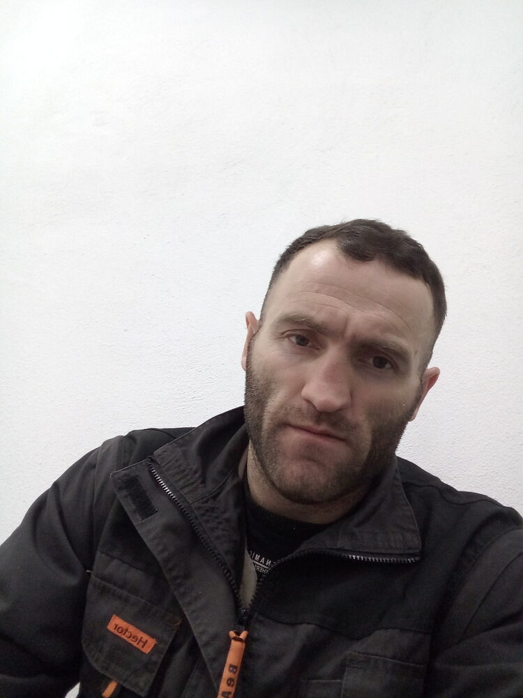  ,   Nikolozi, 39 ,   ,   