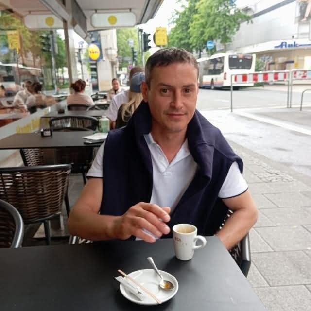  52026065  Iurie, 37 ,    