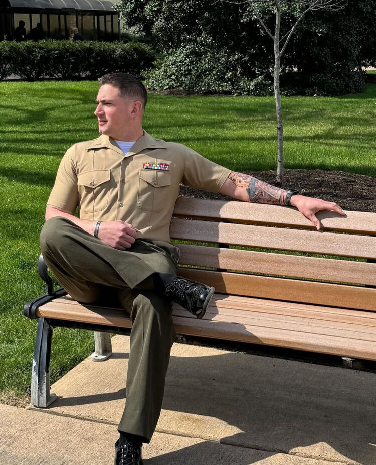  54621335  Adam logan, 43 ,    