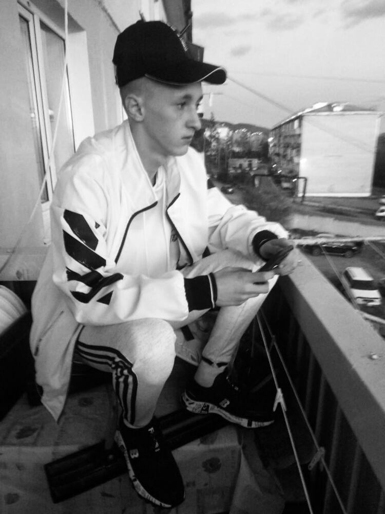  54266675  Denis, 21 ,    