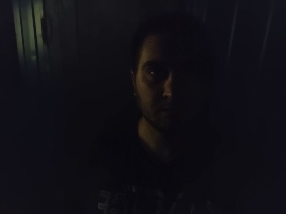  26242835  Maks, 29 ,    