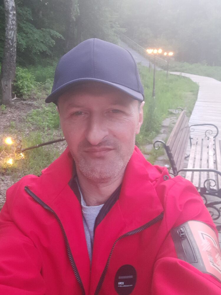  48126165  Artur, 41 ,    