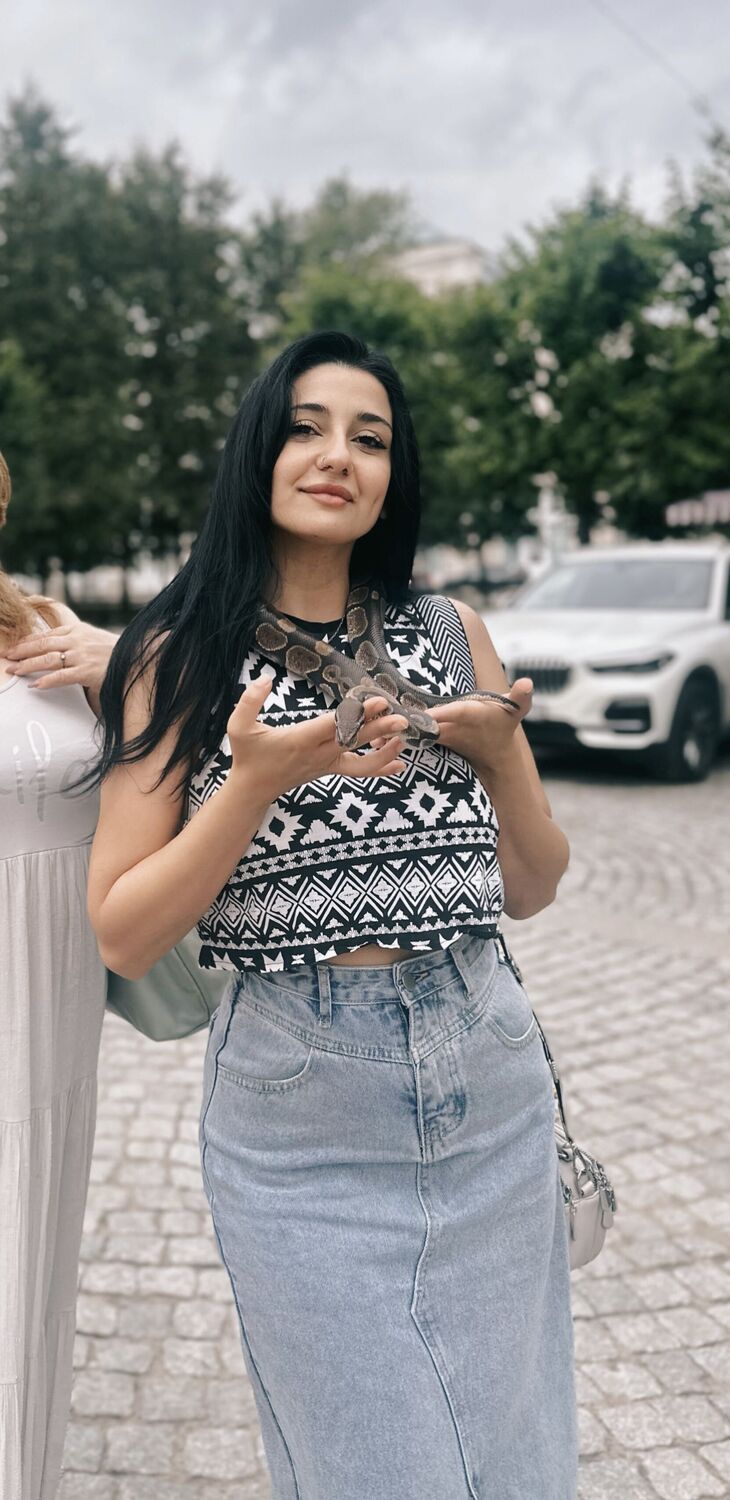  37023025  , 30 ,    -