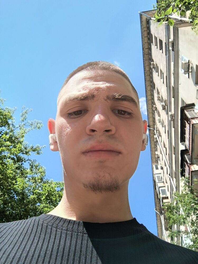  43818725  Ilya, 23 ,    