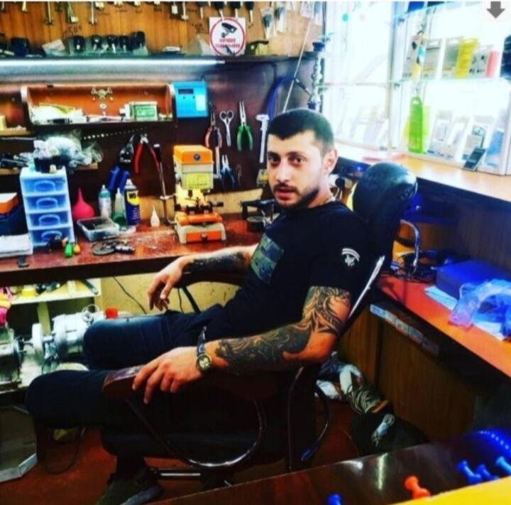  ,   Lion, 33 ,   ,   