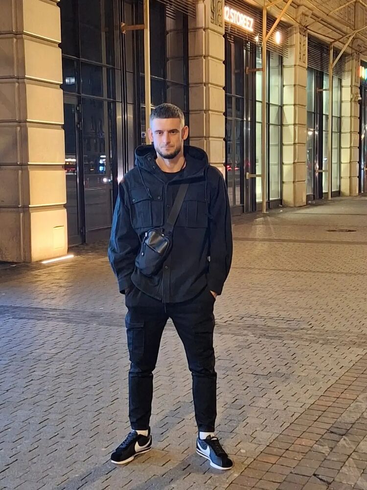  53573815  Artem, 35 ,    -