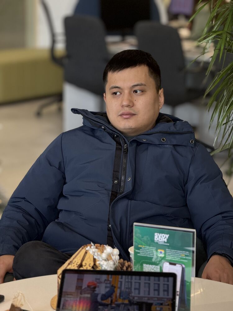  49390065  Zhanibek, 33 ,    