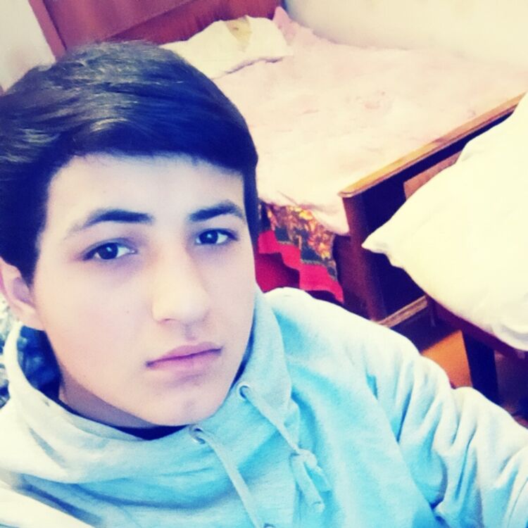  31752315  Surush, 21 ,    