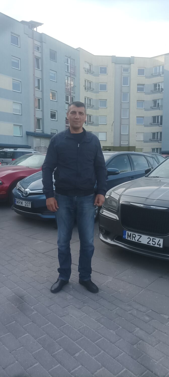  44457835  Aybek, 47 ,    
