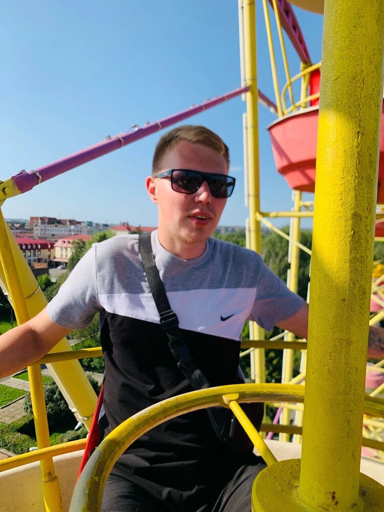  47633935  Viktor, 23 ,     
