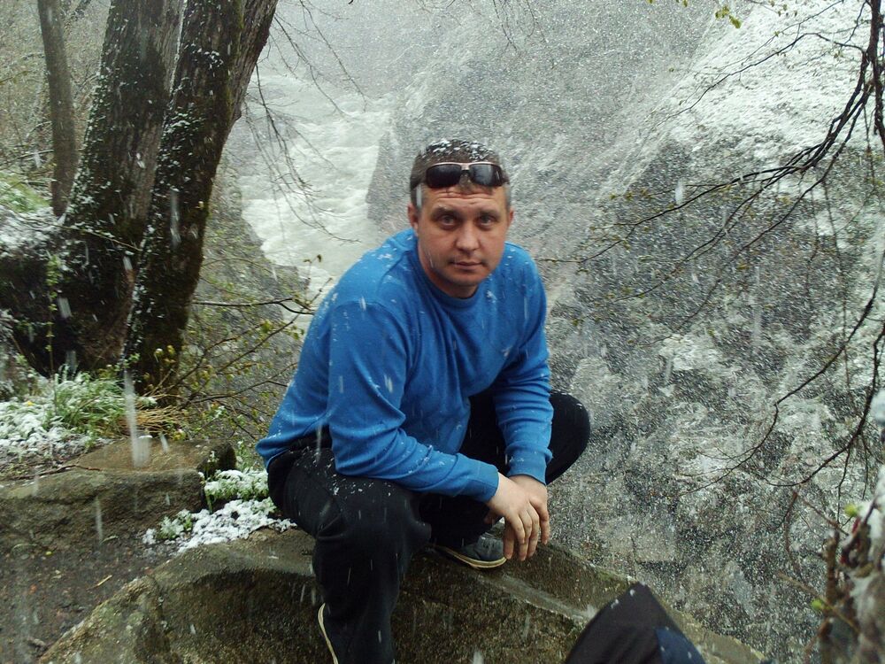  31031765  Viktor, 42 ,    