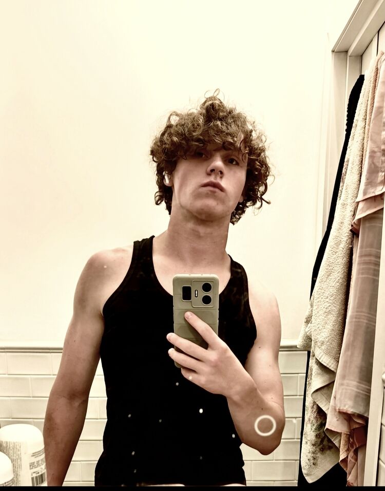  54207075  Sfgjkl, 18 ,    