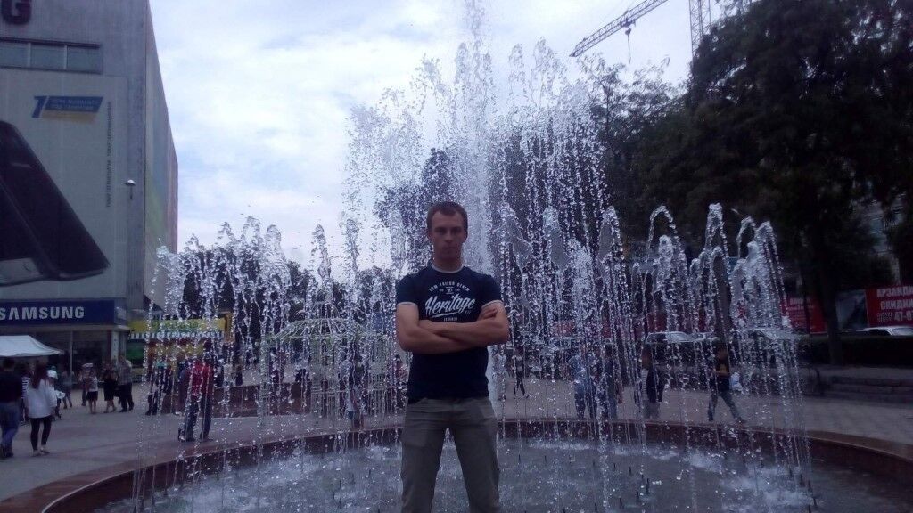  8790755  Andrei, 32 ,    