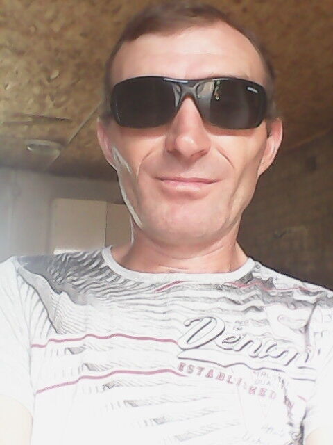  ,   Viktor, 46 ,     , c 