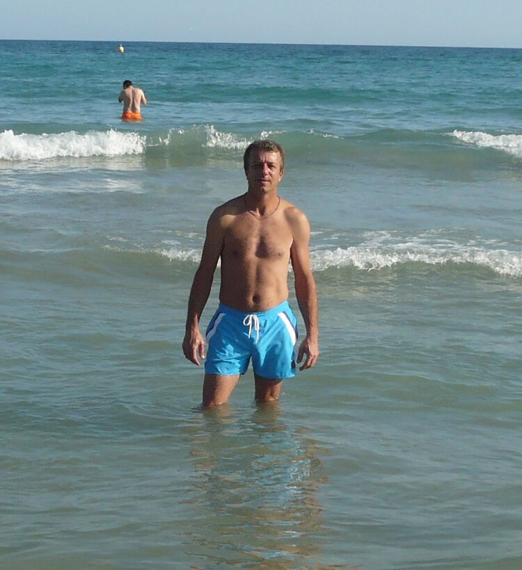  18757285  Sladjan, 48 ,    