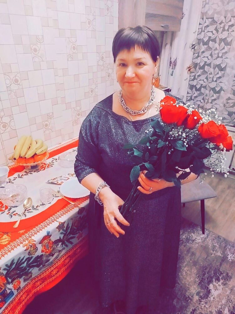  49717465  Vera, 66 ,    