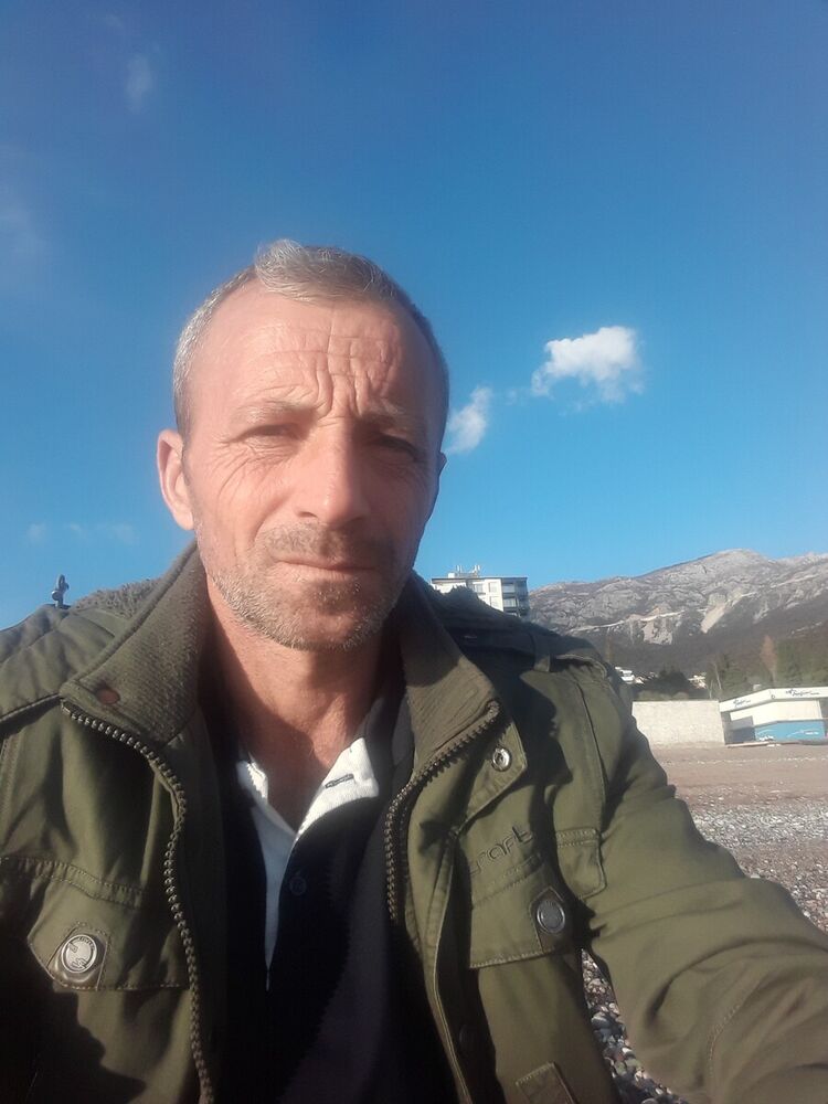  21872465  Mehmet, 45 ,    Budva