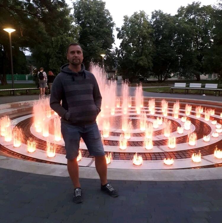  ,   Ruslan, 49 ,   ,   , c 
