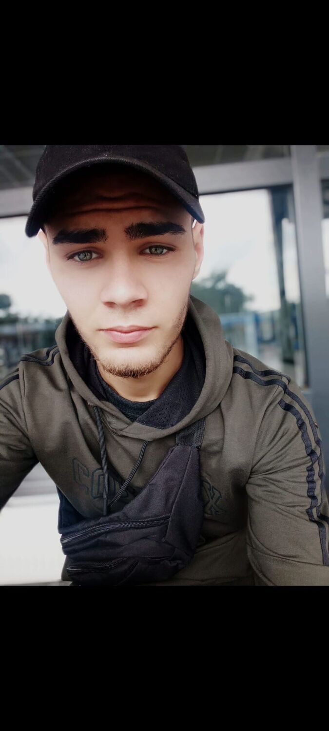  ,   Eduard, 24 ,   ,   