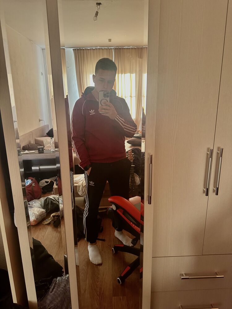  53053805  Anton, 25 ,    