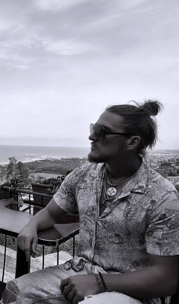  ,   Leonid, 27 ,   ,   