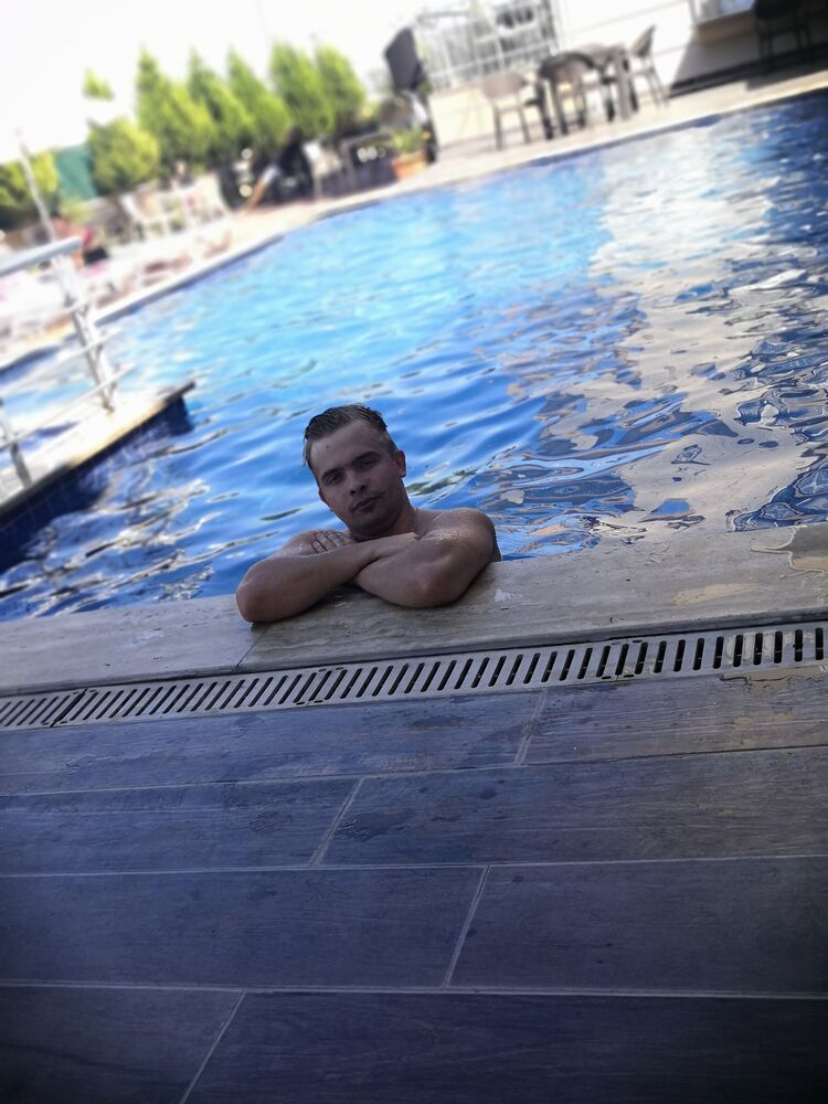  ,   Artyom, 27 ,   ,   