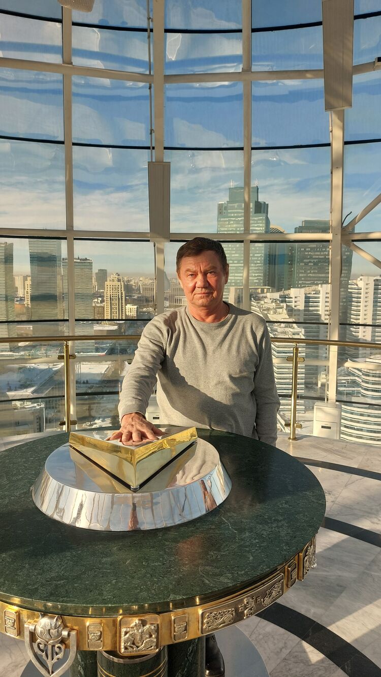  54722455  Ivan, 69 ,    