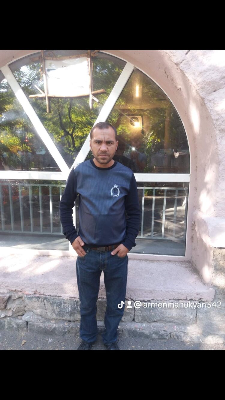  ,   Armen, 45 ,   ,   