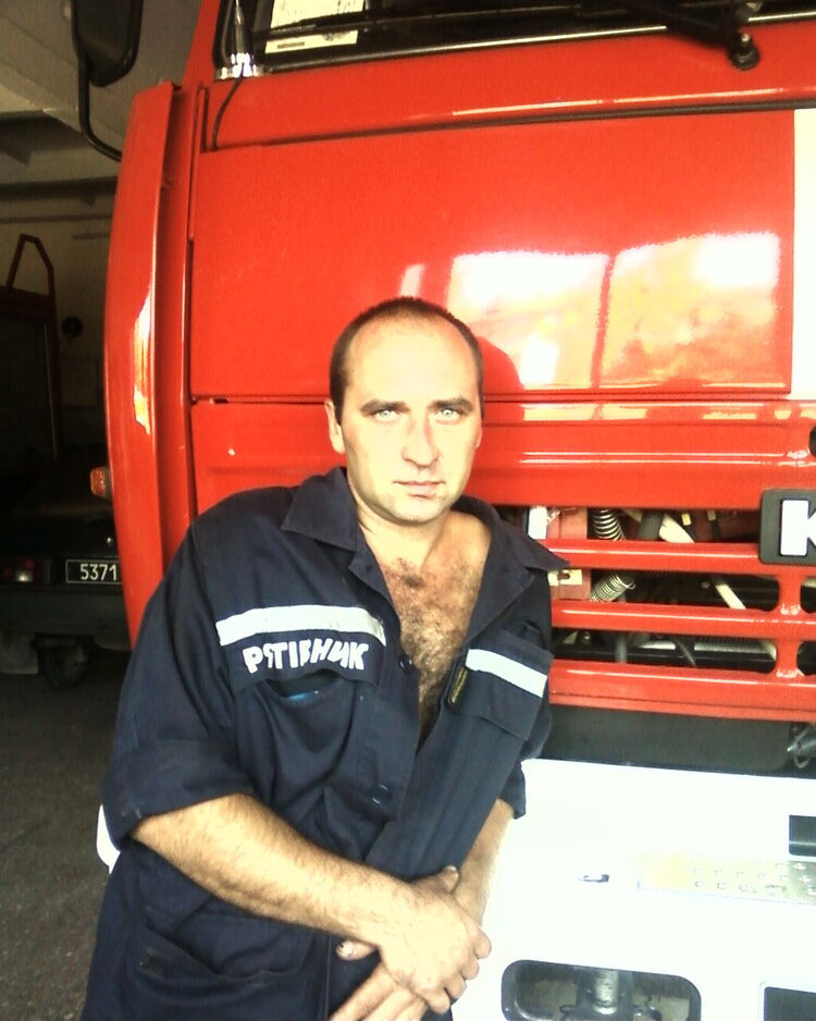  52144925  , 49 ,    