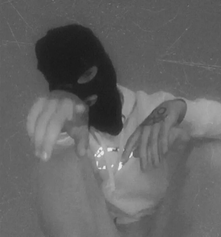  30135215  Maksik, 24 ,    