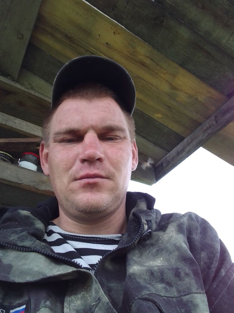  43962225  Alexander, 33 ,    