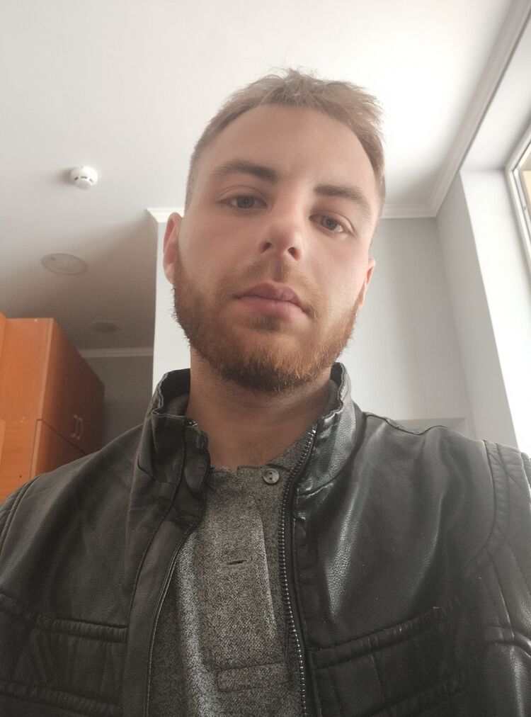  44481055  Daniel, 24 ,    