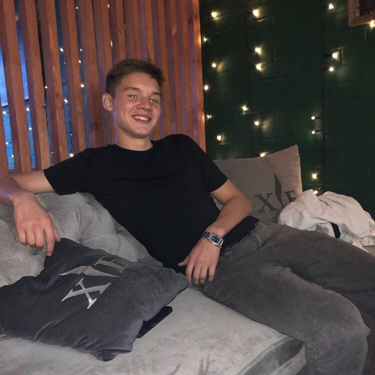  ,   Maksim, 20 ,   ,   