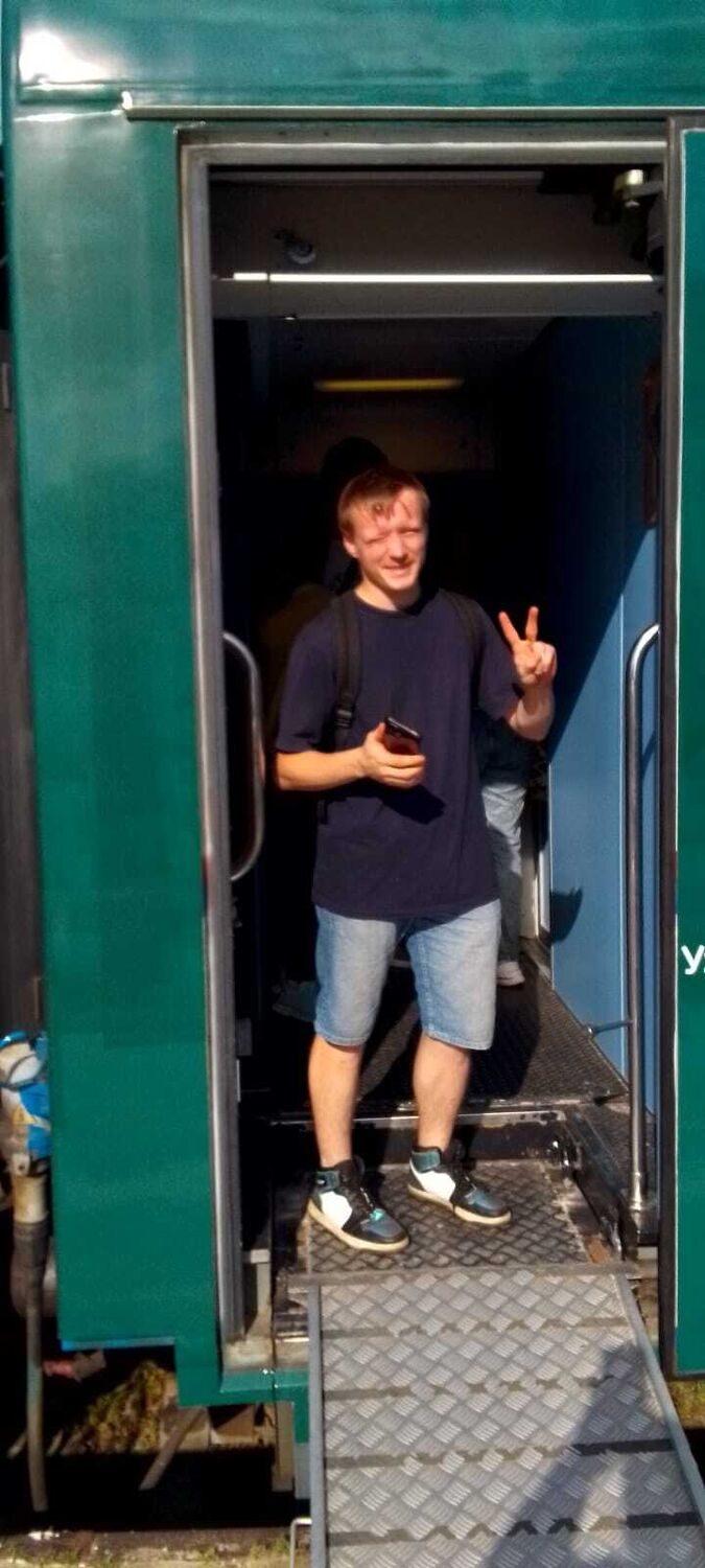  46983585  Pavel, 24 ,    