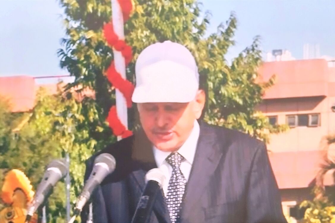  33068705  Anton Anhalt, 48 ,    