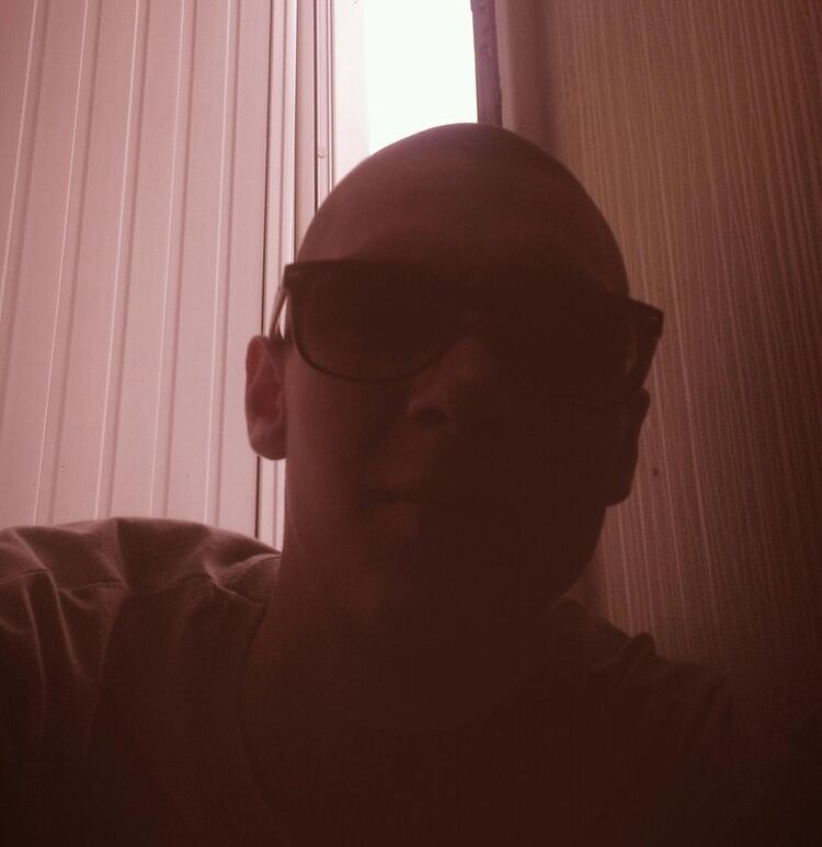  ,   Mik, 32 ,   ,   , c 