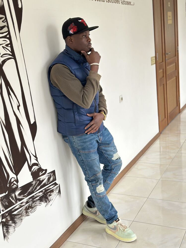  54696195  Momo, 26 ,    