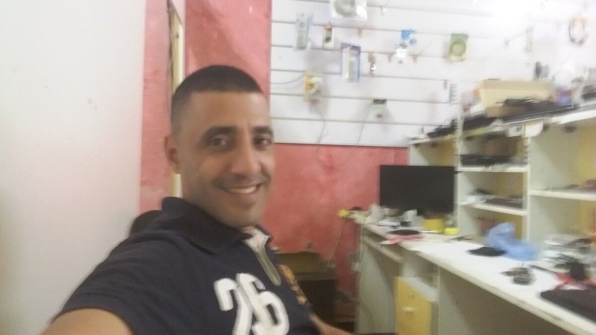  19676895  Aziz, 54 ,    Didouche Mourad