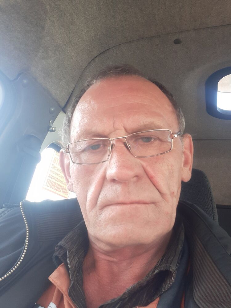  37883445  , 62 ,    
