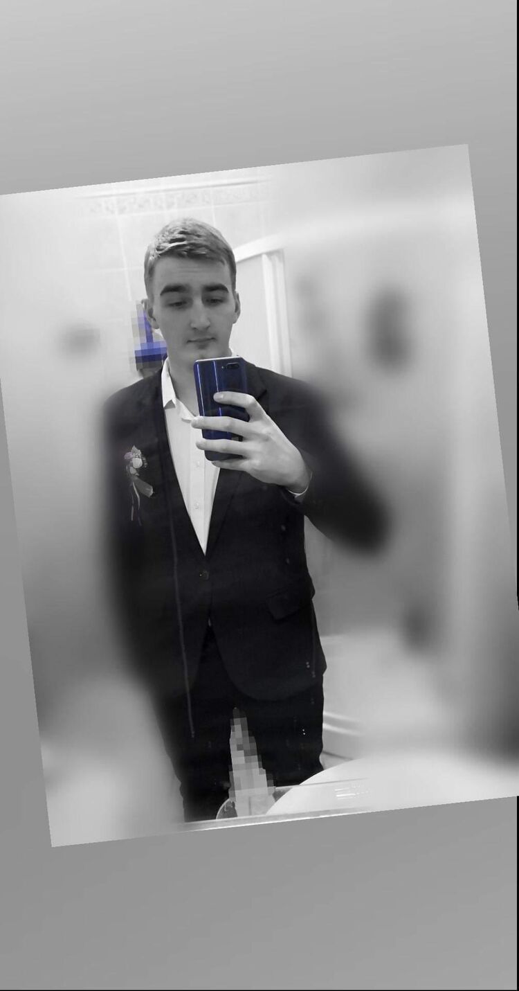  33043745  Valentin, 27 ,    