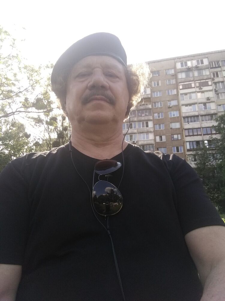  22360735  Valery, 72 ,    