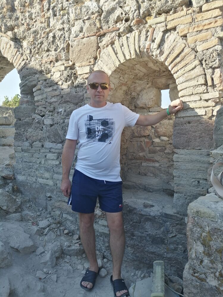  30133385  Viktor, 45 ,     