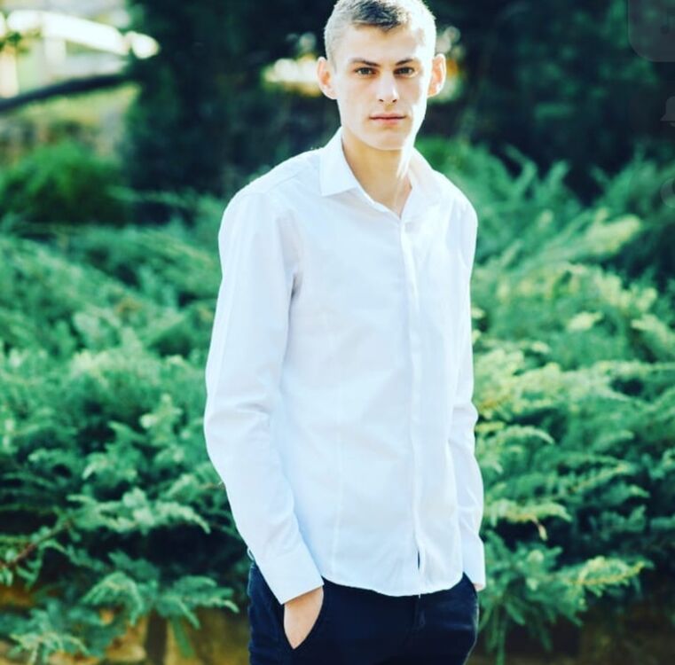  25014825  Anatoli, 23 ,    Praha