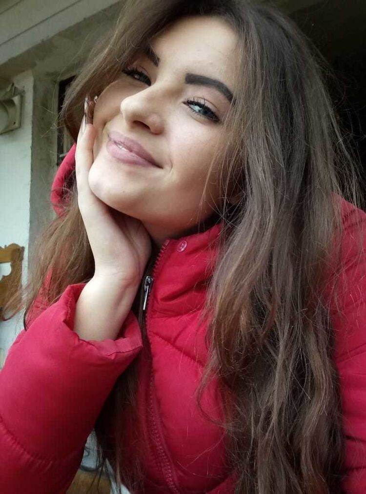  18144615  Anna, 24 ,    